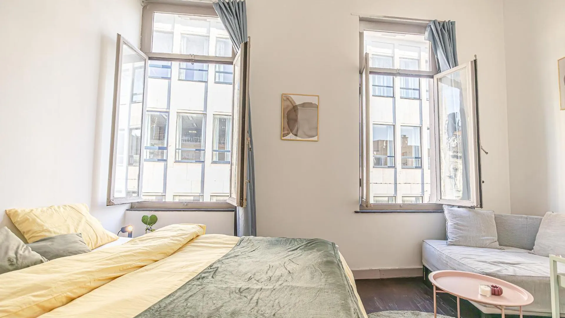 Lägenhet Lovely Rooms With View At Vibrant Ghent, Breezy Balcony