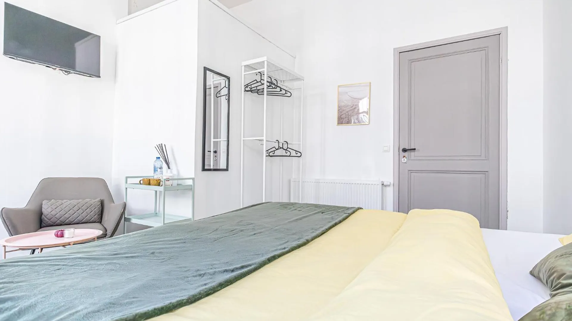 Lägenhet Lovely Rooms With View At Vibrant Ghent, Breezy Balcony