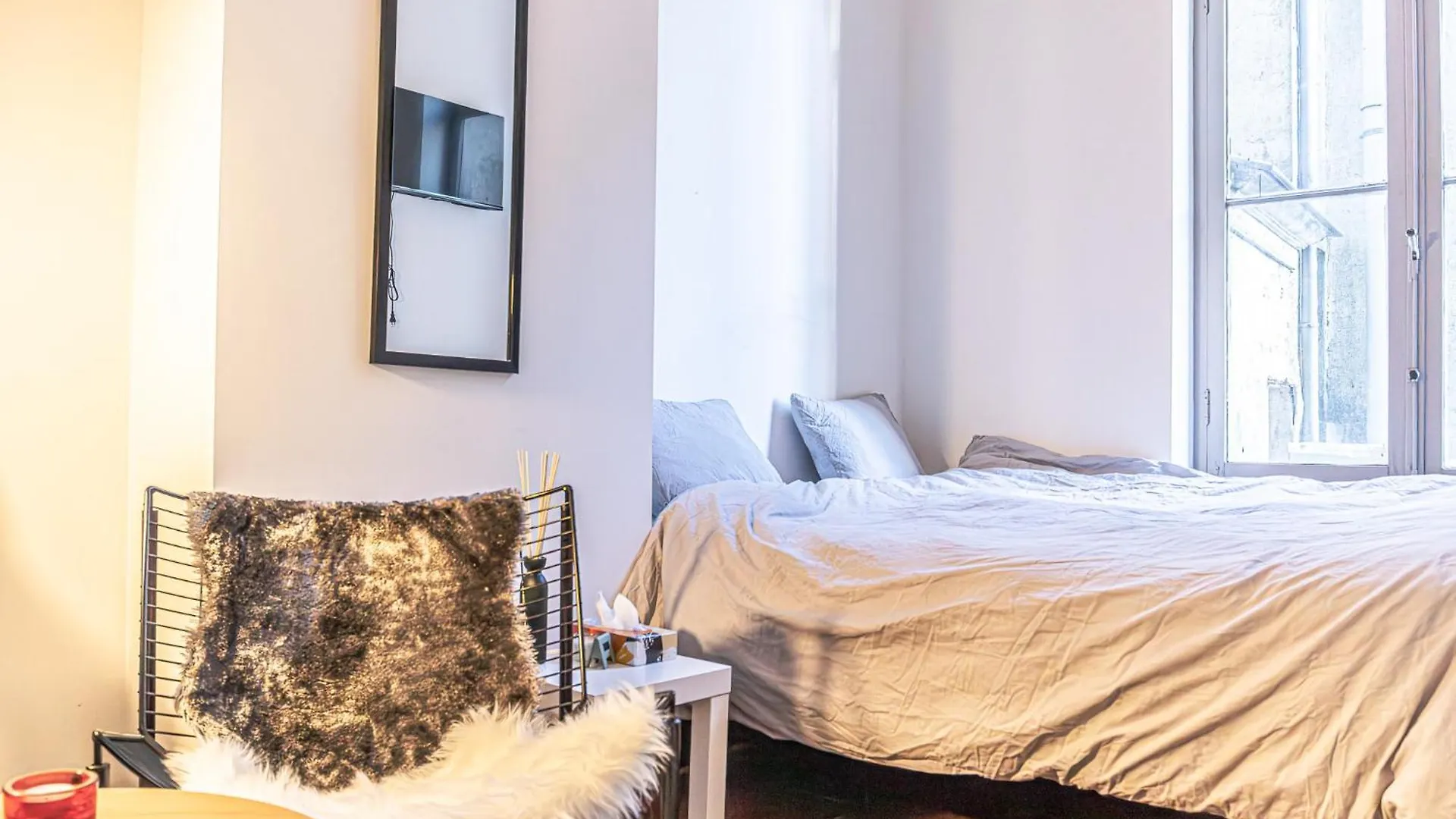 Apartment Lovely Rooms With View At Vibrant Ghent, Breezy Balcony