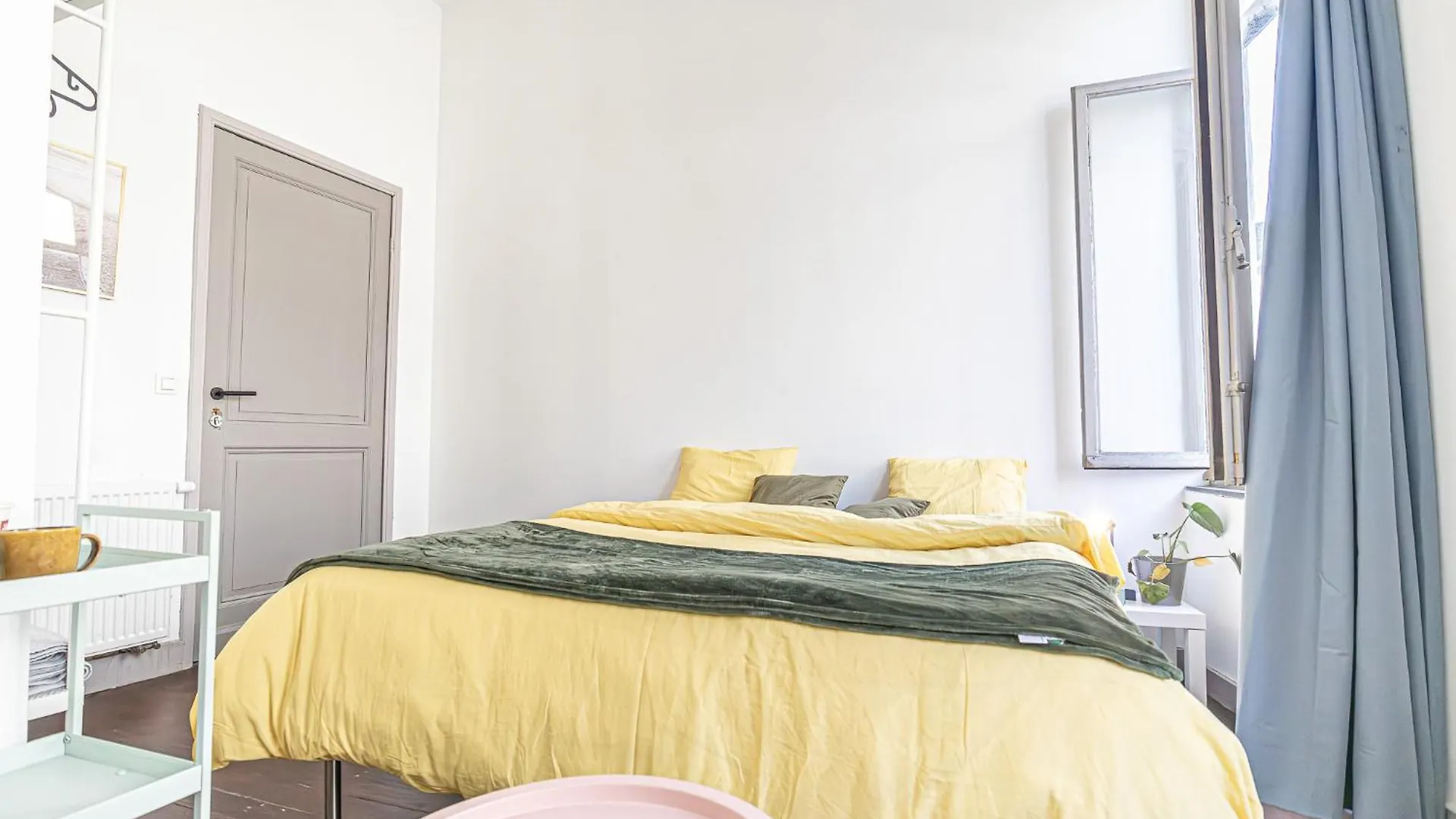Lovely Rooms With View At Vibrant Ghent, Breezy Balcony 0*, Ghent Belgium