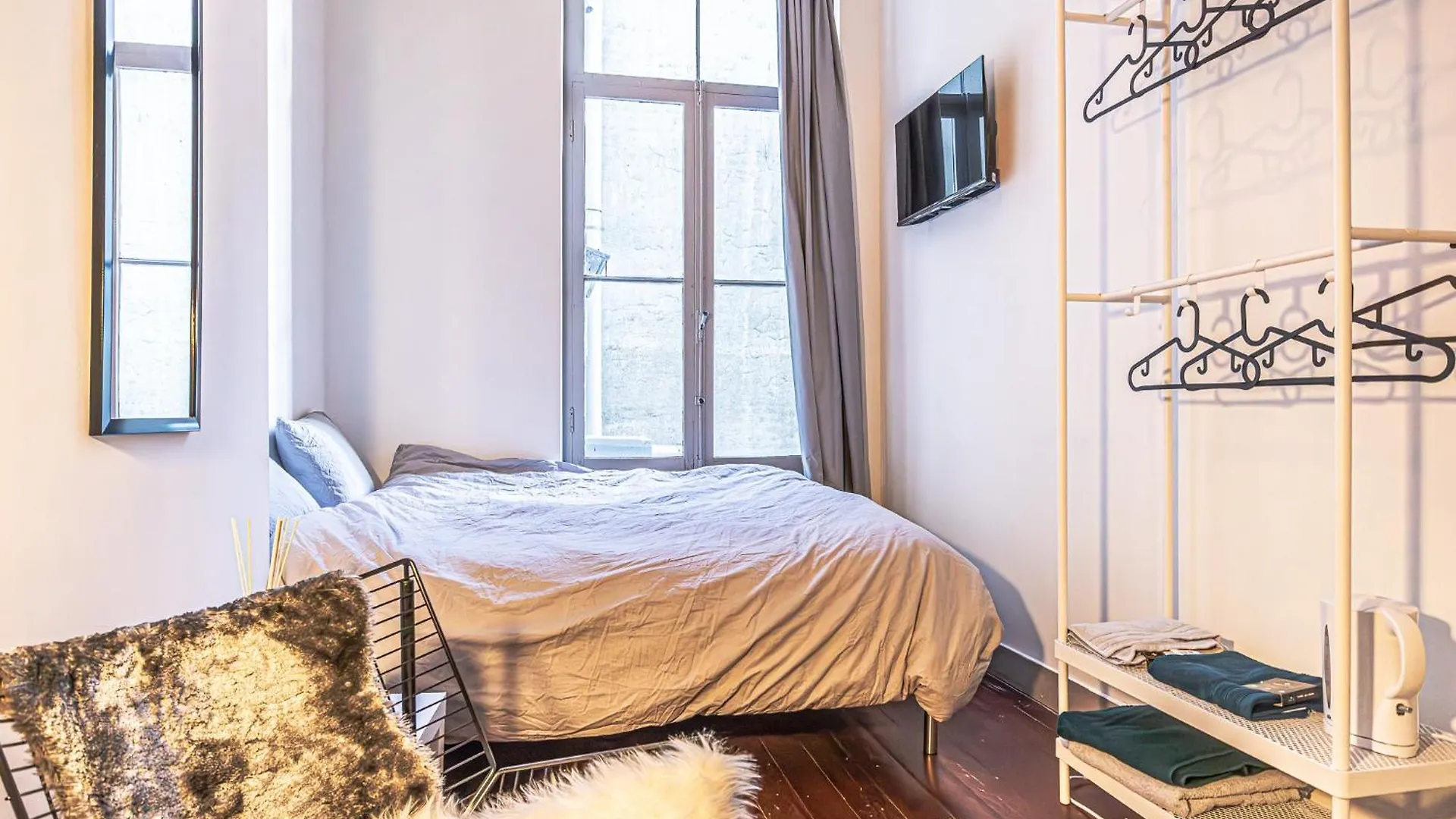 Apartment Lovely Rooms With View At Vibrant Ghent, Breezy Balcony