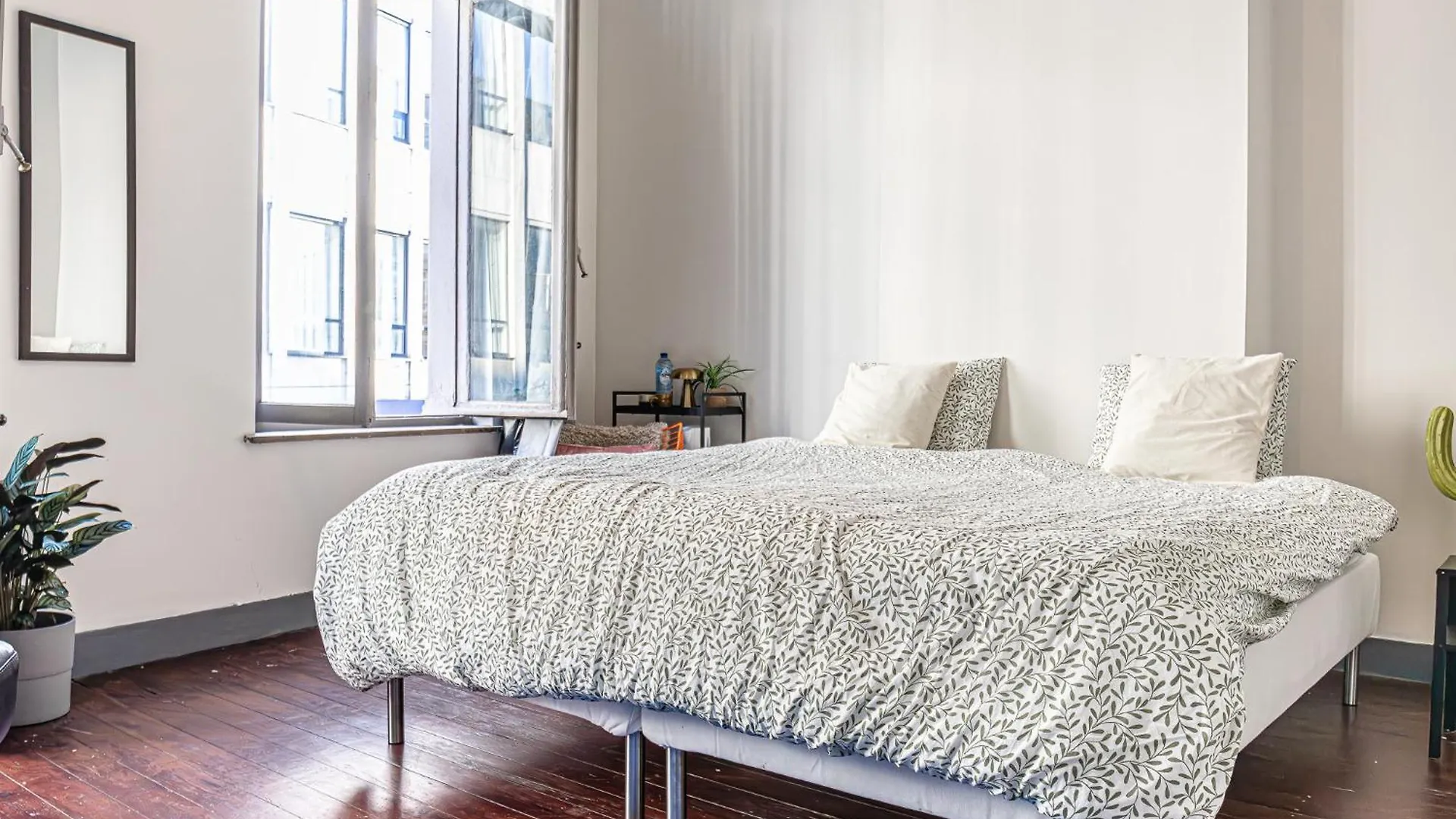 Apartment Lovely Rooms With View At Vibrant Ghent, Breezy Balcony