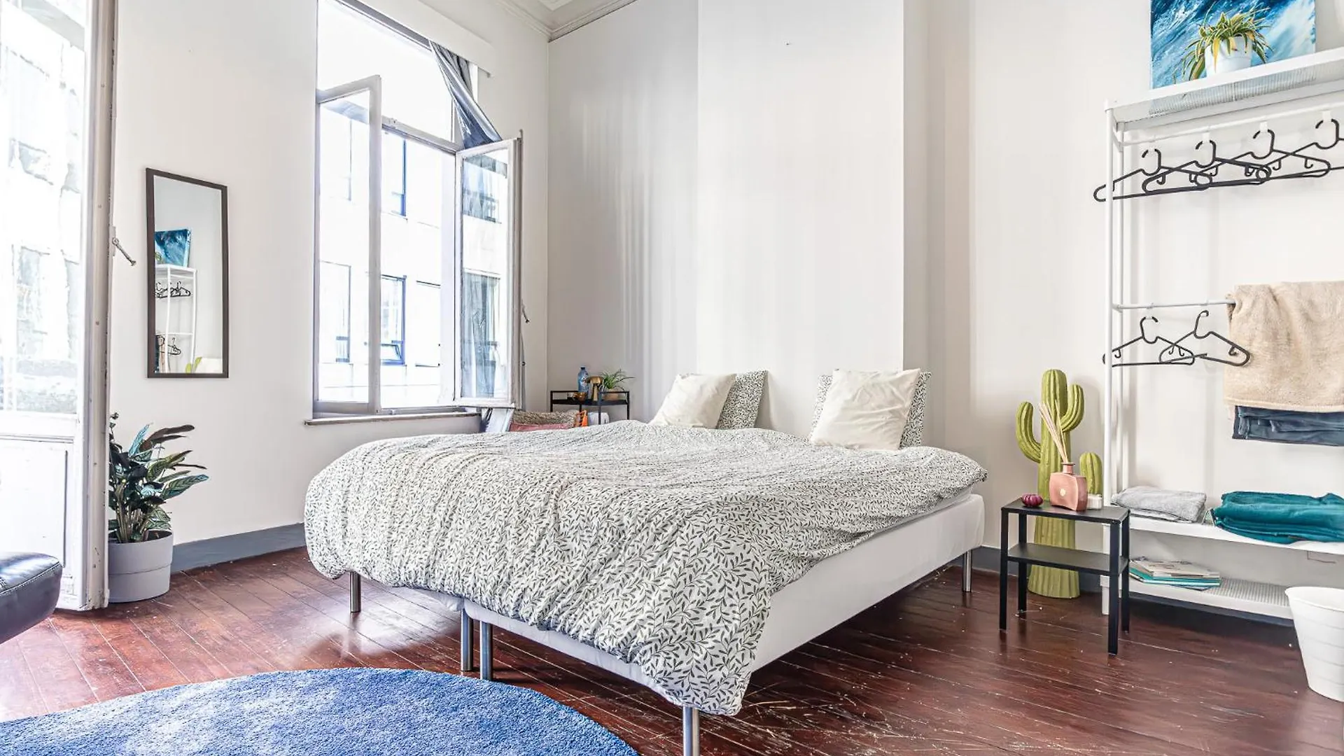 Lovely Rooms With View At Vibrant Ghent, Breezy Balcony Ghent