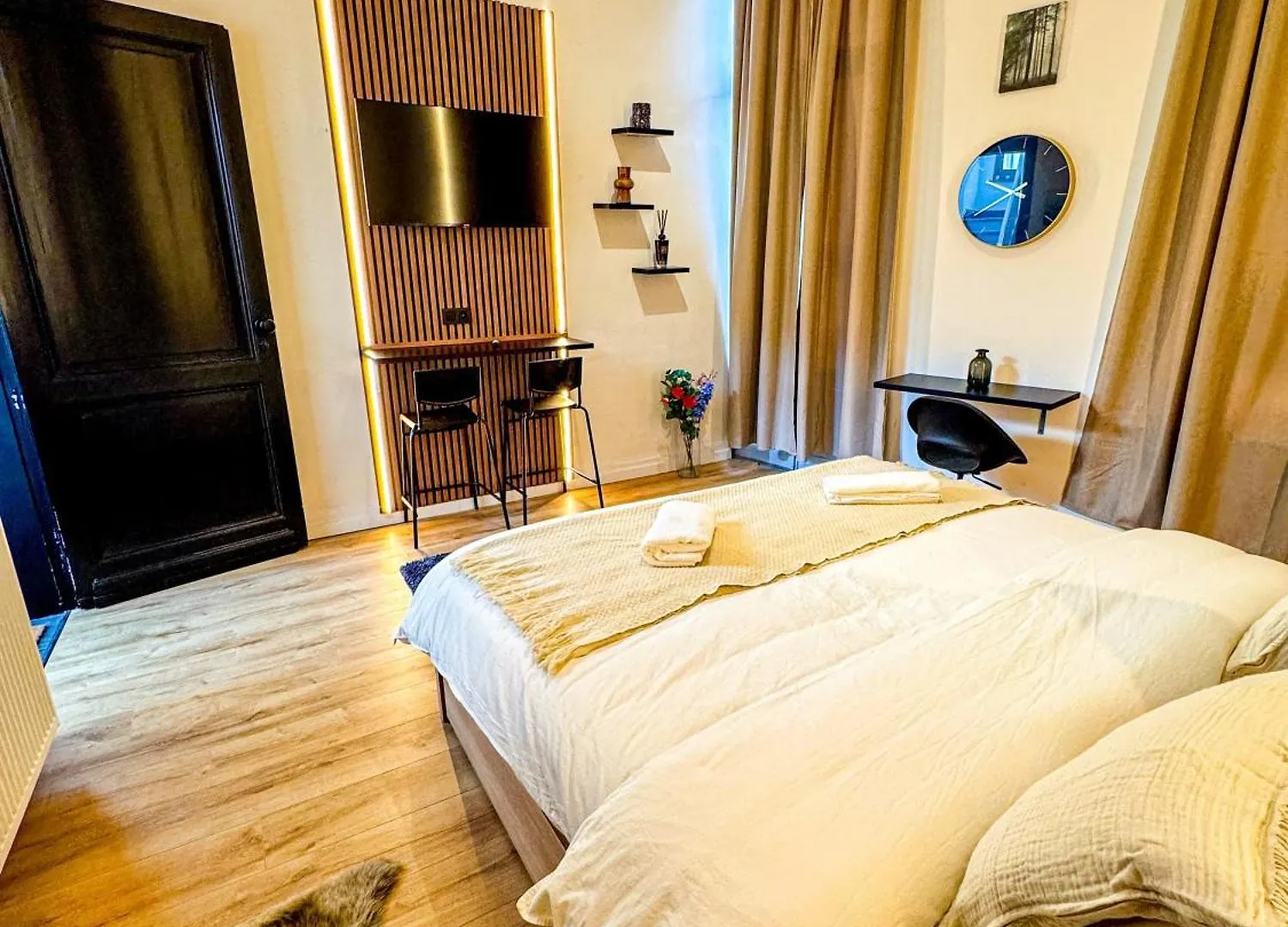 Lovely Rooms With View At Vibrant Ghent, Breezy Balcony 0*, Gent
