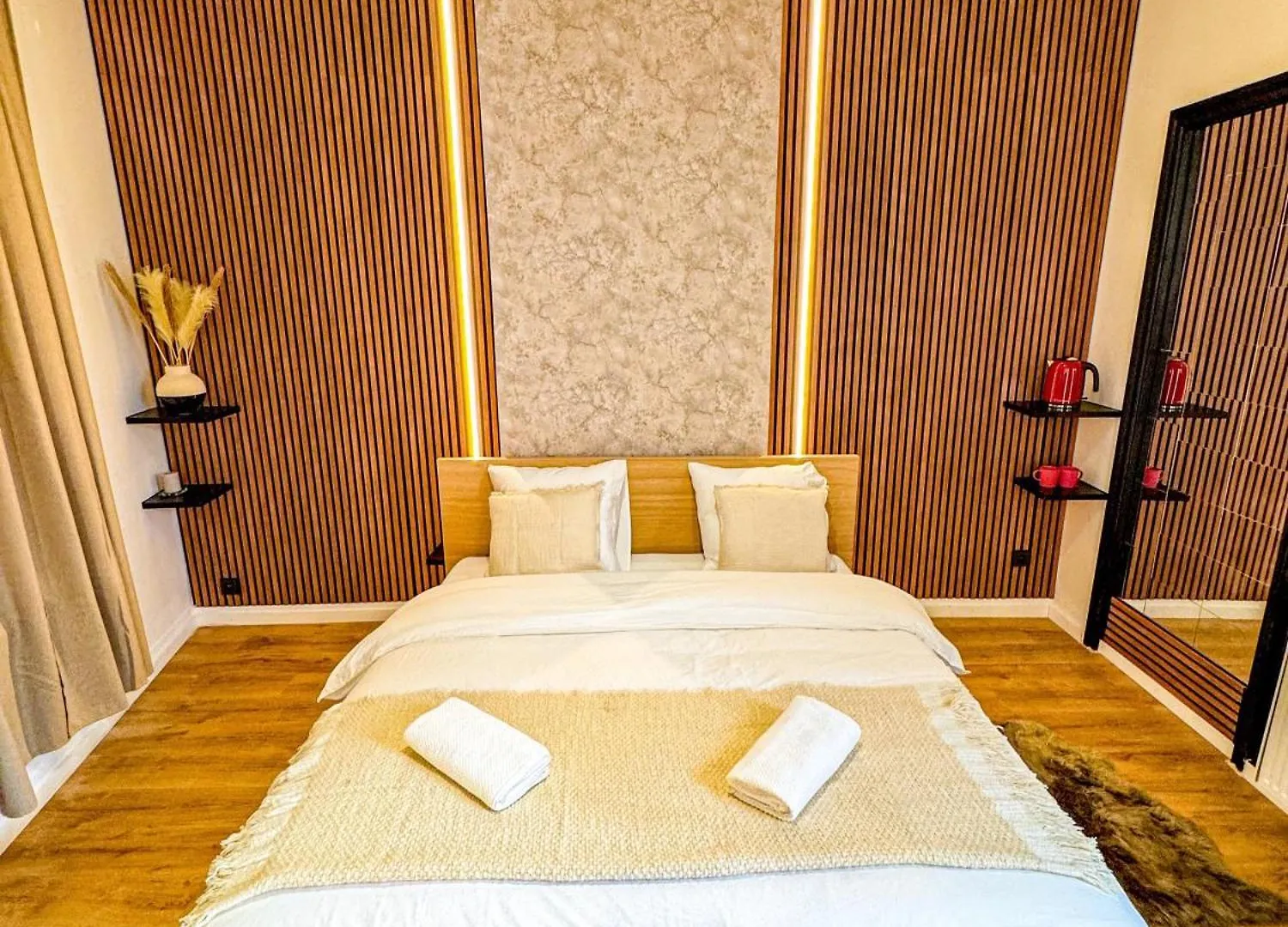 Lovely Rooms With View At Vibrant Ghent, Breezy Balcony Lägenhet